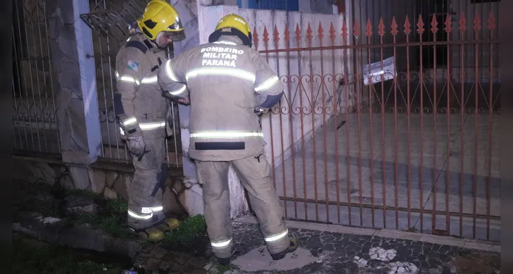 Incêndio aconteceu em uma casa na rua Rodonita