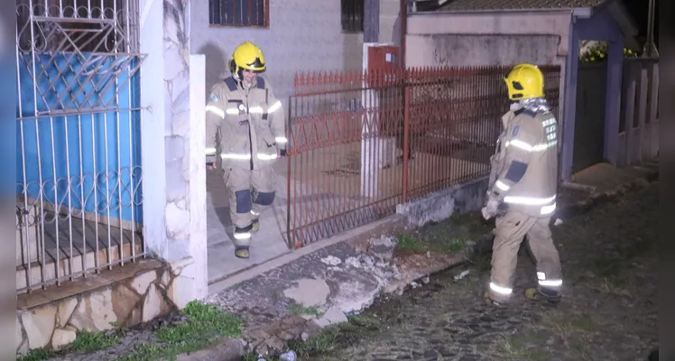 Incêndio aconteceu em uma casa na rua Rodonita