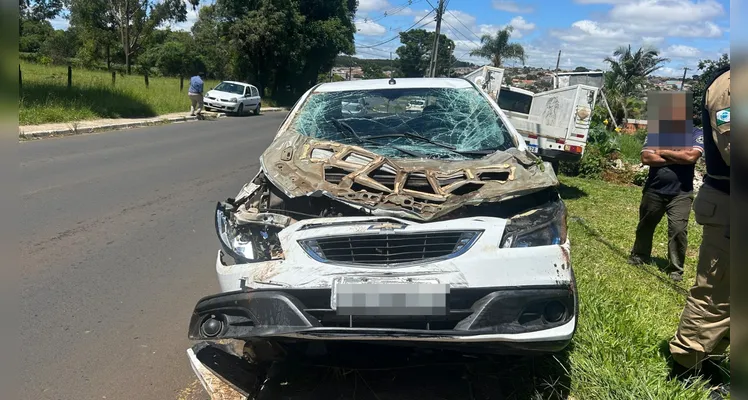 Carro que caiu de viaduto de PG é retirado do local do acidente