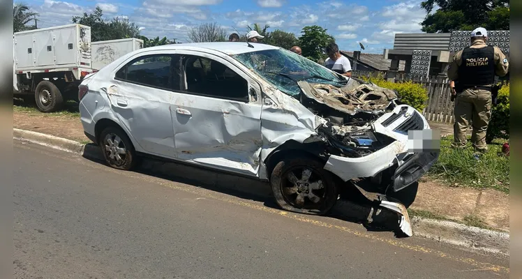 Carro que caiu de viaduto de PG é retirado do local do acidente