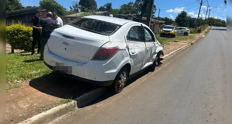 Carro que caiu de viaduto de PG é retirado do local do acidente