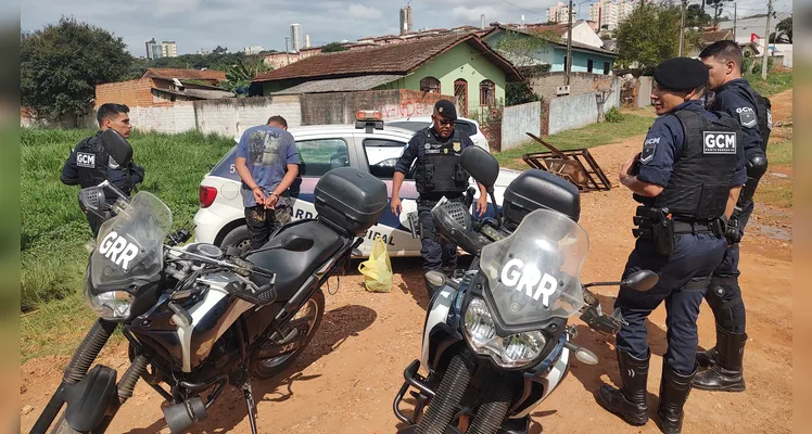 A equipe do Grupo de Resposta Rápida (GRR) da Guarda foi acionada e localizou o indivíduo.