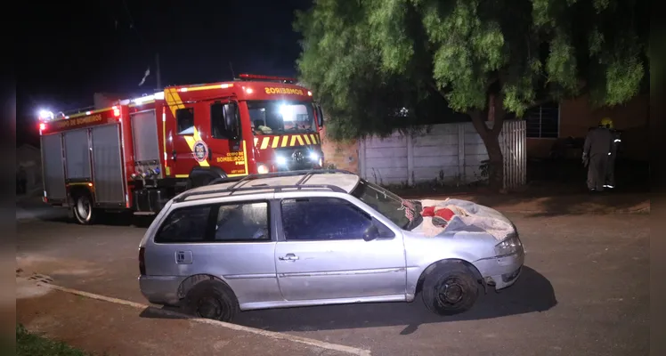 Bombeiros estiveram no local para combater as chamas