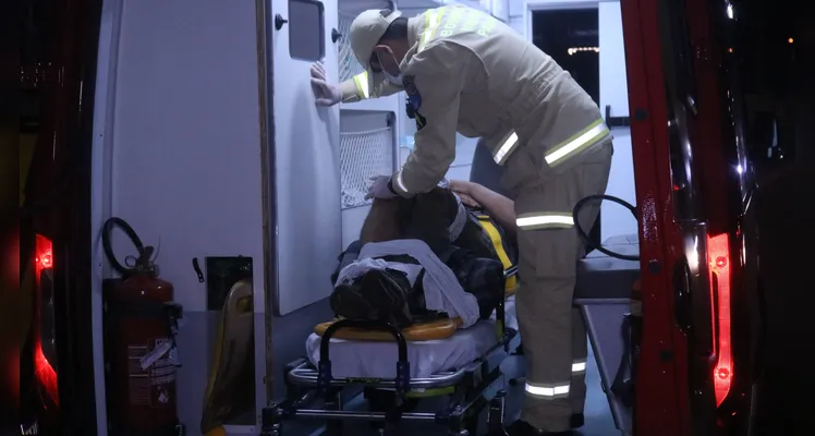 Homem foi socorrido pelo Samu e pelo Siate, sendo conduzido para o HU-UEPG