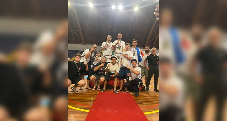 Pai e filho de Ponta Grossa conquistam Mundial de Capoeira