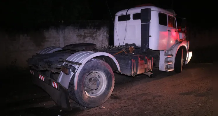 Colisão aconteceu na noite dessa terça-feira no bairro Cará-Cará