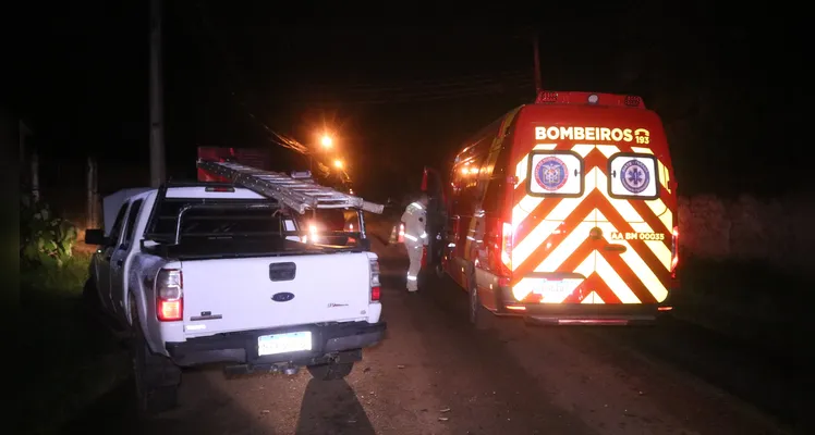 Colisão aconteceu na noite dessa terça-feira no bairro Cará-Cará