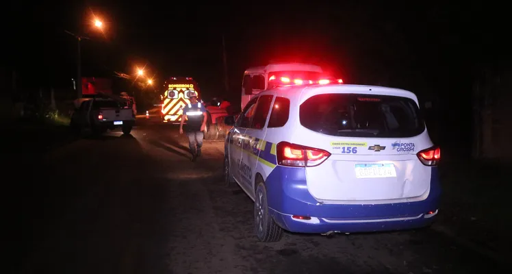 Colisão aconteceu na noite dessa terça-feira no bairro Cará-Cará