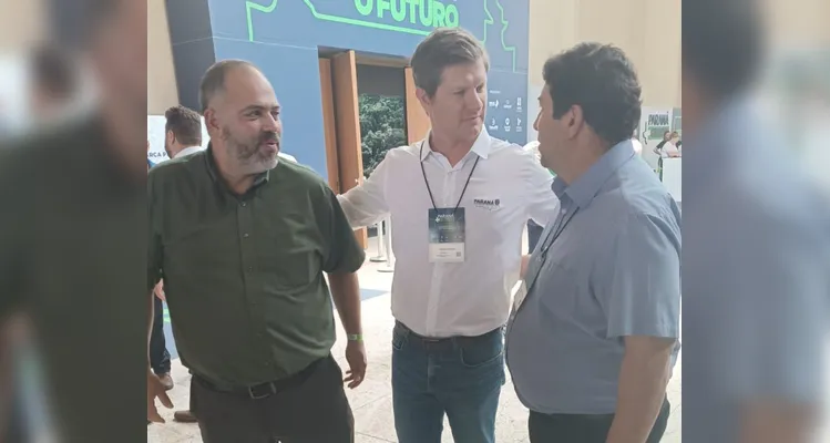 O deputado estadual Artagão Júnior e o prefeito de Ivaí, Orli de Cristo, estiveram reunidos.