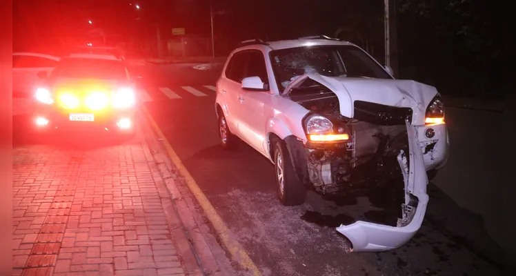 Motorista se envolve em colisão no Centro de PG, abandona carro e foge