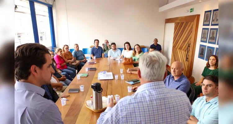 O Deputado ouviu as diversas demandas apresentadas por todos os presentes.