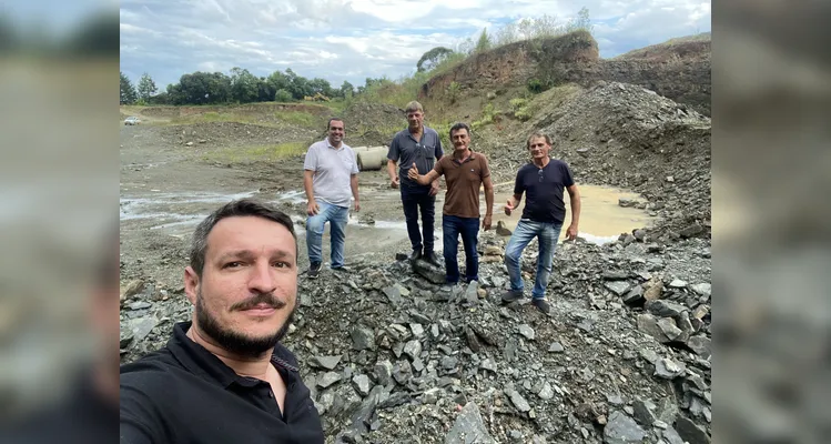 Equipe visitou a pedreira da Colônia 2.