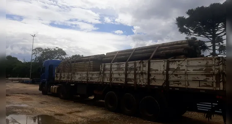 Equipe da Sanepar preparou a montagem dos kits de conexões hidráulicas e das estruturas de madeira para apoiar as 200 caixas d'água já  doadas ao município