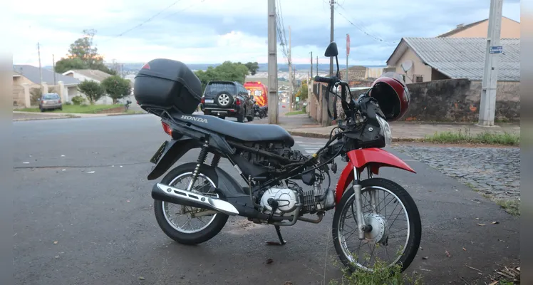 O piloto da moto possui 55 anos.