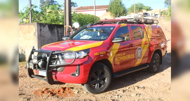 Incêndio em casa abandonada mobiliza Bombeiros no 'Cará-Cará' em PG