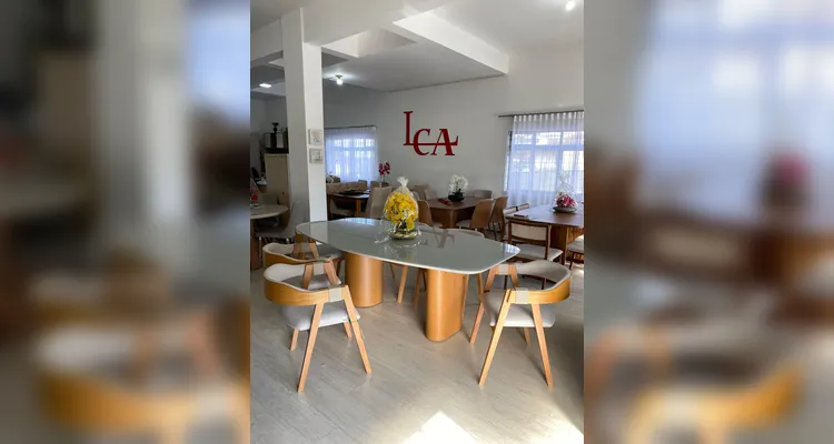LCA Móveis e Estofados dispõe de colchões, mesas de jantar e estofados a pronta entrega