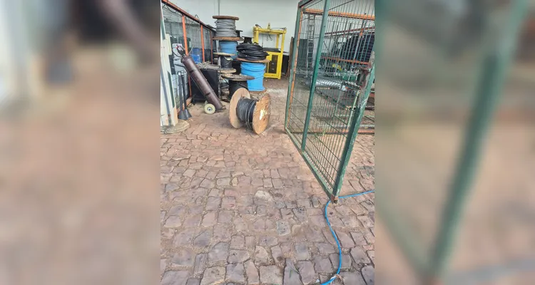 Polícia prende homem por tentativa de furto de fios de cobre em Castro