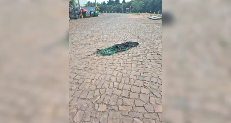 Polícia prende homem por tentativa de furto de fios de cobre em Castro