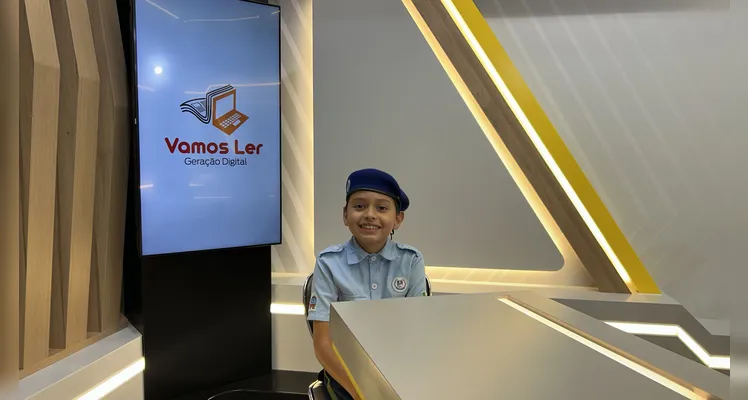 Ao longo da visita, os estudantes conheceram toda a estrutura do Grupo aRede, passando pela área comercial e de projetos, redação integrada e estúdios e finalizando com um café especial.