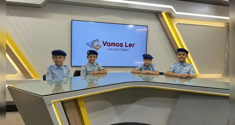 Ao longo da visita, os estudantes conheceram toda a estrutura do Grupo aRede, passando pela área comercial e de projetos, redação integrada e estúdios e finalizando com um café especial.