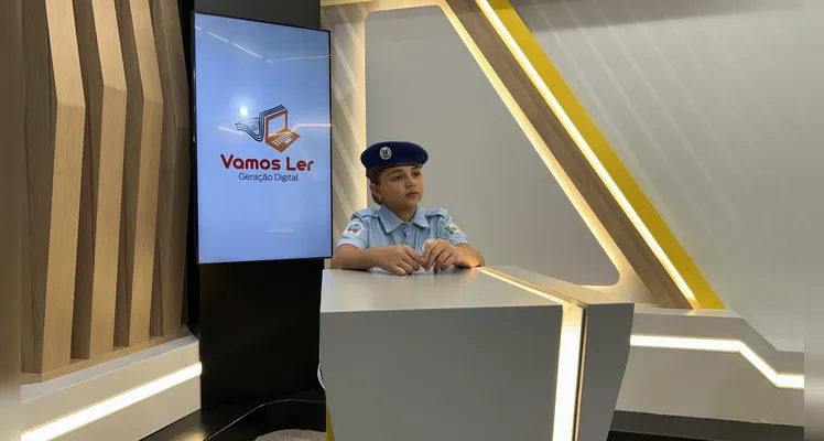 Ao longo da visita, os estudantes conheceram toda a estrutura do Grupo aRede, passando pela área comercial e de projetos, redação integrada e estúdios e finalizando com um café especial.