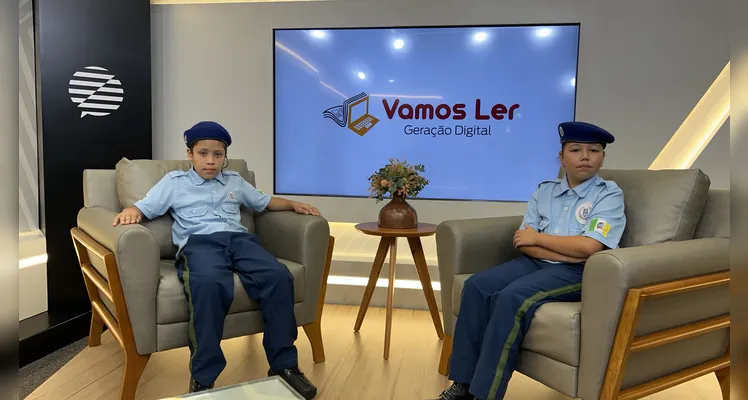 Ao longo da visita, os estudantes conheceram toda a estrutura do Grupo aRede, passando pela área comercial e de projetos, redação integrada e estúdios e finalizando com um café especial.