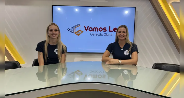 Ao longo da visita, os estudantes conheceram toda a estrutura do Grupo aRede, passando pela área comercial e de projetos, redação integrada e estúdios e finalizando com um café especial.