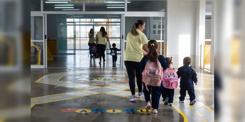 Outro investimento é a construção de novas escolas e CMEIs