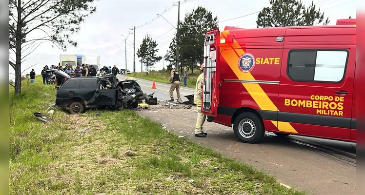 Grave acidente deixa vítima presa às ferragens no bairro Neves em Ponta Grossa