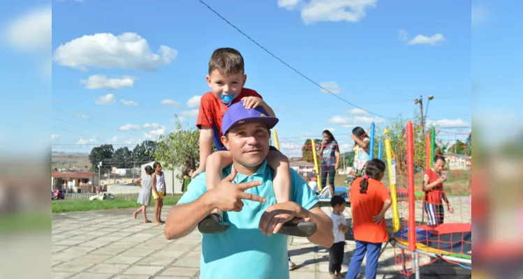 Evento teve a presença de 250 crianças e adolescentes do bairro e levou alegria a região