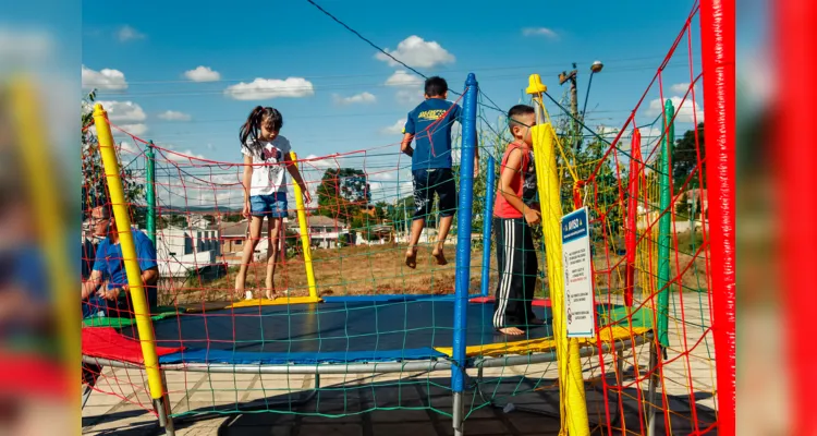 Evento teve a presença de 250 crianças e adolescentes do bairro e levou alegria a região