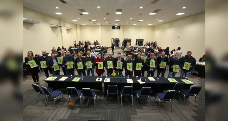 Lançamento do anuário reúne grande público; veja imagens