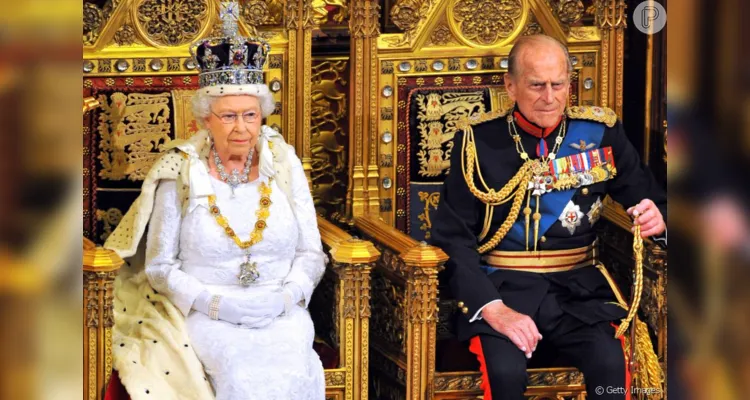 O closet de Rainha Elizabeth tem diversas curiosidades, desde as joias até os acessórios