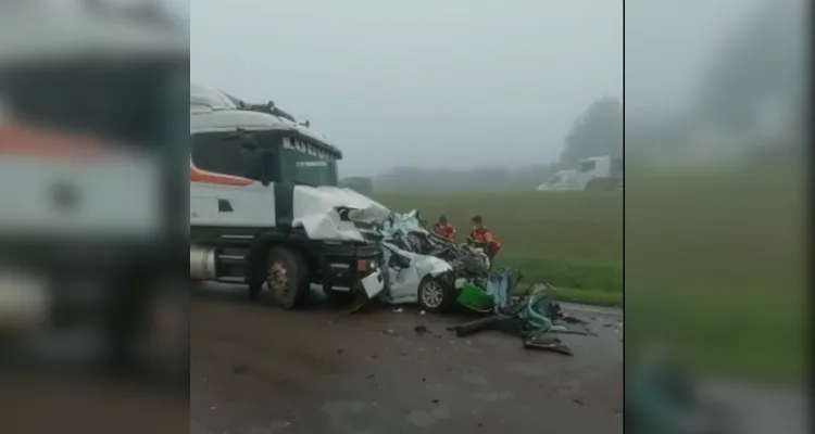 A Polícia Rodoviária Federal (PRF) está no local prestando atendimentos e orienta motoristas para que redobrem a atenção
