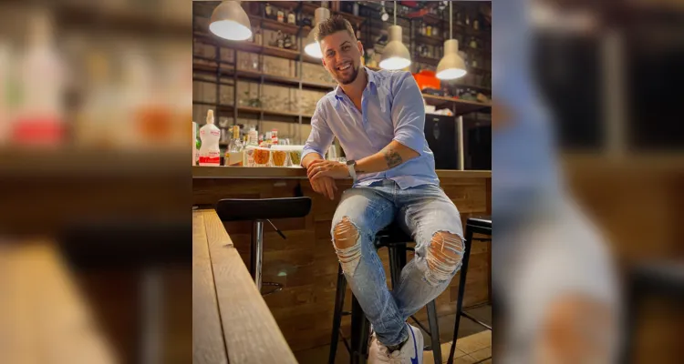 BRINDE À VIDA – O empresário Henrique Todeschini será muito cumprimentado pela passagem de seu aniversário no próximo sábado (20). Henrique que responde pela equipe do La Mafia Drinkeros que leva modernidade e sofisticação para os principais eventos sociais da nossa cidade. 