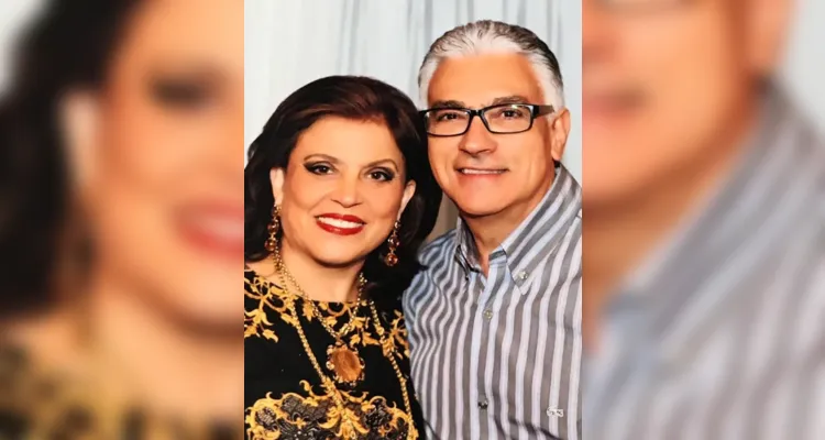BRINDE À VIDA - O renomado médico Jorge Irapuan Ferreira da Cunha receberá as felicitações pela passagem de seu aniversário no próximo sábado (10). No registro especial Jorge Irapuan e sua esposa Iclea Saliba Cunha. Da coluna RC os votos de prosperidade e alegrias. 