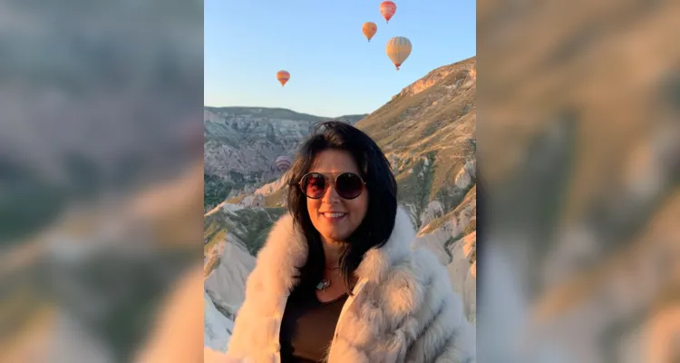 BDAY - A bela e competente Leontina Mendes Stadler foi muito cumprimentada pela passagem de seu aniversário na última segunda-feira (15). Leontina que além de conduzir de forma dinâmica a Adquira Imóveis é uma das mulheres mais atuantes e elegantes da nossa sociedade. Da coluna RC os votos de saúde e alegrias. 