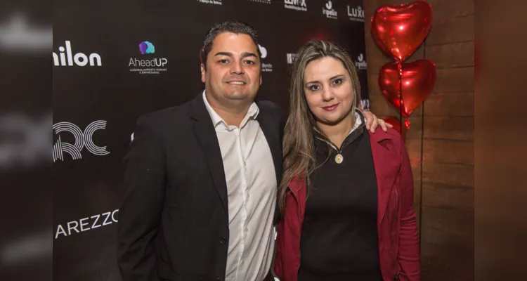 BDAY - A advogada Karina O. Glapinski Correa será muito cumprimentada pela troca de idade nesta sexta - feira (9). No registro especial, Karina com seu marido Fernando Correa. Da coluna RC os votos de realizações infinitas.