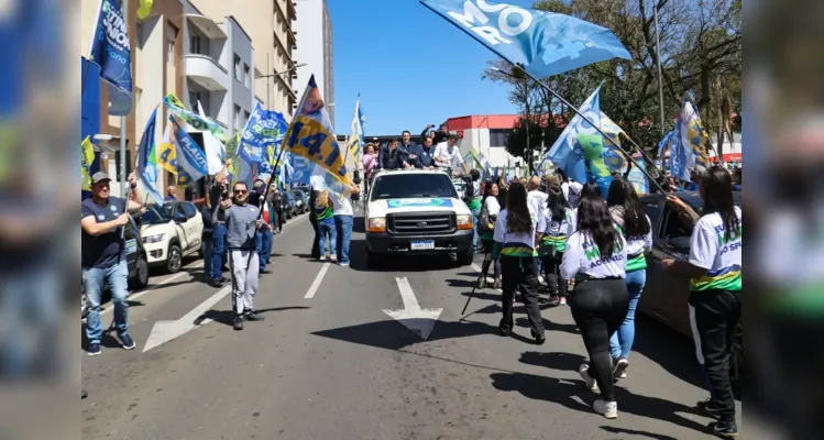 Carreata também percorreu o centro da cidade e contou com vários apoiadores do candidato.