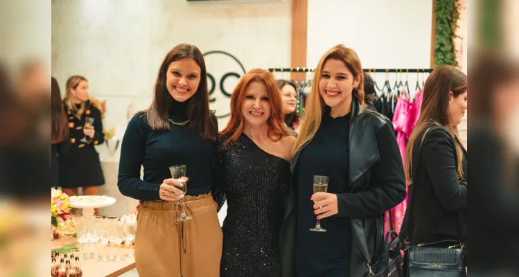 Luciana Maichaki Delinski, Raquel Stefaneli e Luana Marçal