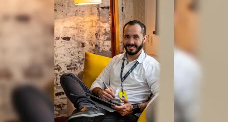 TROCA DE IDADE - Taylan Renan de Macedo de Oliveira recebeu os cumprimentos pela passagem de seu aniversário na última segunda-feira (22). Taylan que responde pela agencia de publicidade K2 em nossa cidade. Da coluna RC os votos de realizações e felicidades.
