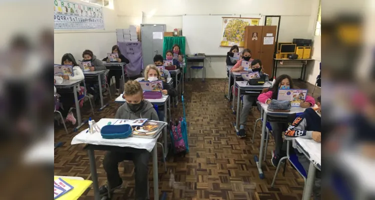 Proteção animal engaja alunos de Irati em ação no Vamos Ler