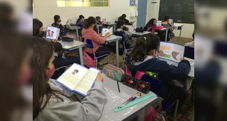 Proteção animal engaja alunos de Irati em ação no Vamos Ler