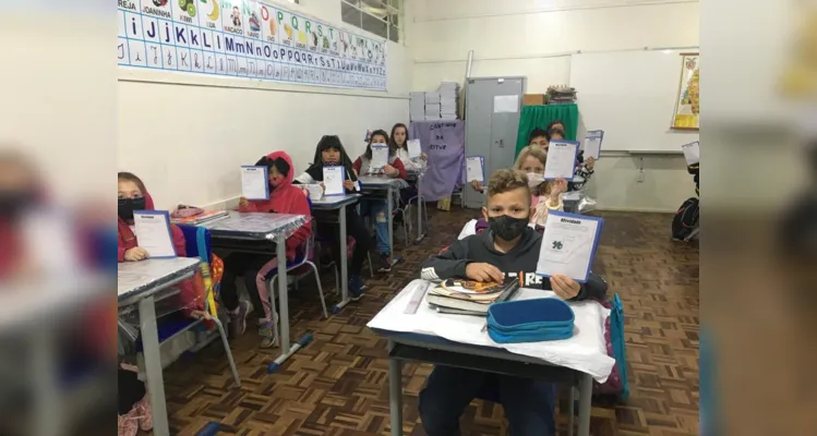 Proteção animal engaja alunos de Irati em ação no Vamos Ler