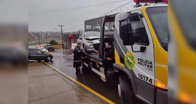 Acidente foi registrado por volta das 6h deste domingo