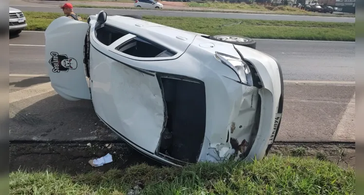 Colisão registrada na PR-151 terminou em capotamento e deixou dois homens feridos