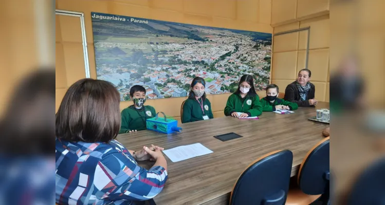 Turma de Jaguariaíva utiliza JM e realiza entrevista com prefeita