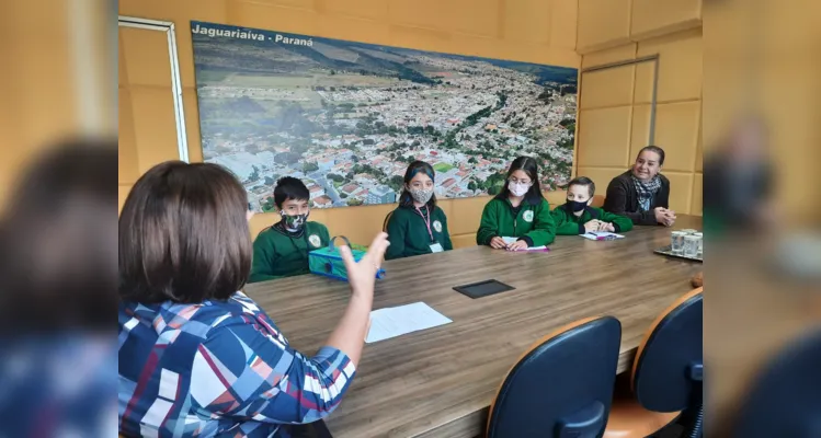 Turma de Jaguariaíva utiliza JM e realiza entrevista com prefeita