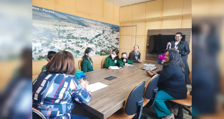 Turma de Jaguariaíva utiliza JM e realiza entrevista com prefeita