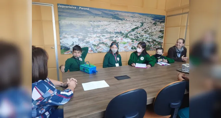 Turma de Jaguariaíva utiliza JM e realiza entrevista com prefeita